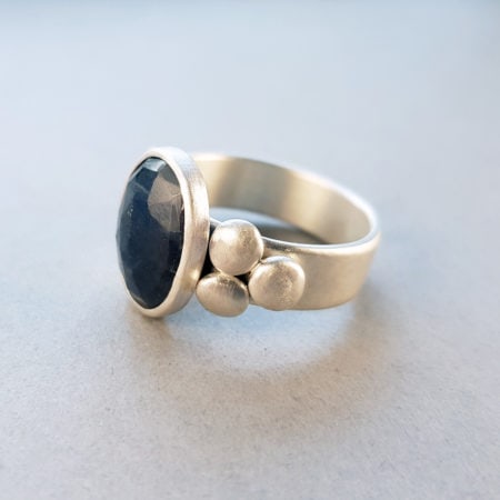 Grey sapphire and silver pebbles ring