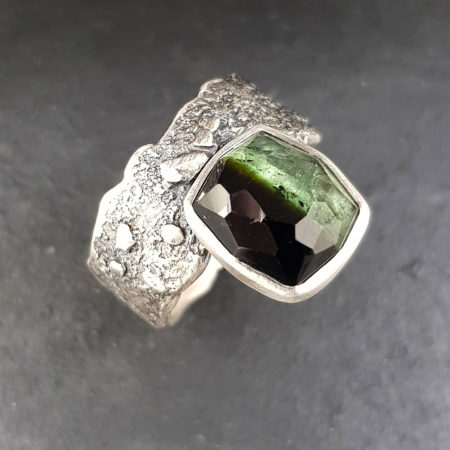 Green tourmaline ring in textured sterling silver, UK size N - Image 5