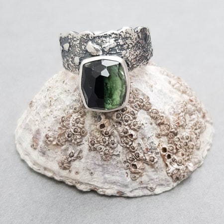 Green tourmaline ring in textured sterling silver, UK size N - Image 4